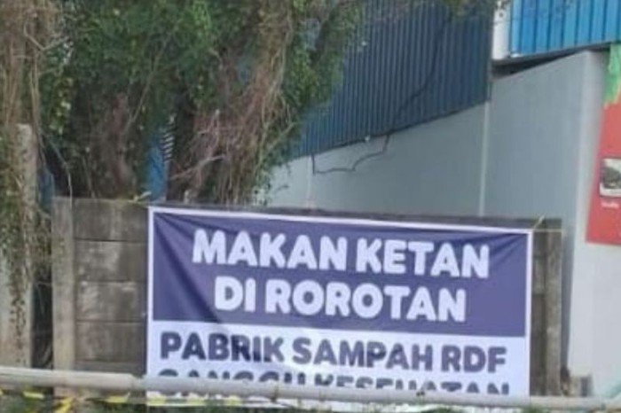 Warga memasang spanduk protes dampak RDF Rorotan terhadap permukiman mereka (ANTARA/HO-Dokumentasi Pribadi)