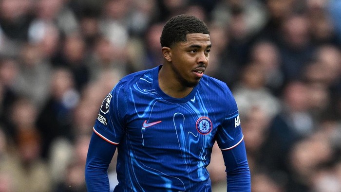 LONDON, ENGLAND - MARCH 16: Wesley Fofana of Chelsea runs with the ball during the Premier League match between Arsenal FC and Chelsea FC at Emirates Stadium on March 16, 2025 in London, England. (Photo by Darren Walsh/Chelsea FC via Getty Images)