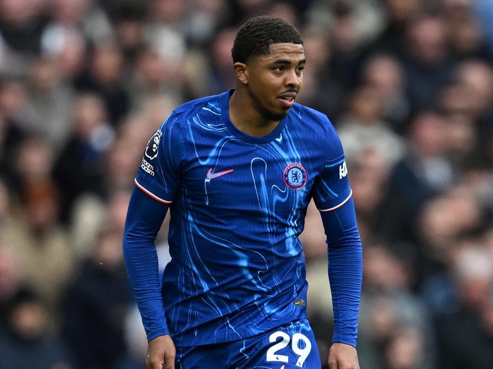 LONDON, ENGLAND - MARCH 16: Wesley Fofana of Chelsea runs with the ball during the Premier League match between Arsenal FC and Chelsea FC at Emirates Stadium on March 16, 2025 in London, England. (Photo by Darren Walsh/Chelsea FC via Getty Images)