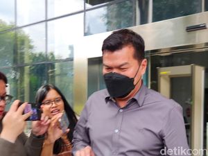 Andi Narogong Bungkam Usai Diperiksa Terkait Kasus Korupsi e-KTP Andi Narogong Bungkam Usai Diperiksa Terkait Kasus Korupsi e-KTP