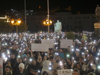 Lilin dan Senter Menyala Tuntut Kebakaran Kelab Malam di Makedonia Utara