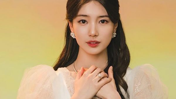 7 Pesona Suzy Tampil Bak Snow White, Pakai Jubah Merah dan Gaun Putih