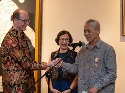 Sastrawan Goenawan Mohamad Terima Tanda Kehormatan dari Kerajaan Spanyol