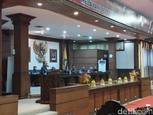 Iming-iming Komisi 3% demi Genjot Pungutan Turis Asing ke Bali Iming-iming Komisi 3% demi Genjot Pungutan Turis Asing ke Bali