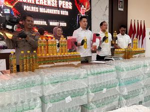 Home Industry Minyak Goreng Ilegal di Mojokerto Digerebek Polisi Home Industry Minyak Goreng Ilegal di Mojokerto Digerebek Polisi