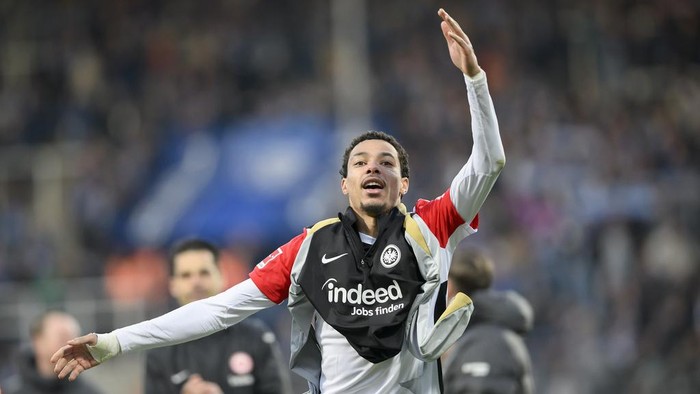 Hugo Ekitike of Eintracht Frankfurt celebrates at the end of the German Bundesliga soccer match between VfL Bochum and Eintracht Frankfurt at the Vonovia Ruhrstadion. in Bochum, Germany, Sunday, March 16, 2025. (Anke Wälischmiller/dpa via AP)