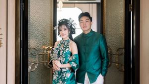 Foto Sangjit Jessica Jane-Erwin Phang, Mesra & Serasi Berbusana Warna Emerald