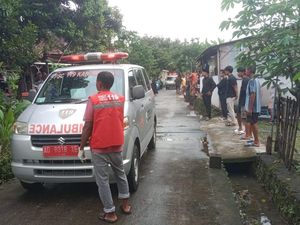 Pemotor Pasutri di Sragen Tewas Usai Terperosok Genangan Air Pemotor Pasutri di Sragen Tewas Usai Terperosok Genangan Air