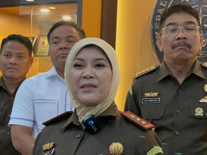 Kejati Jatim Periksa Kasek SMK-Pejabat Dindik Jatim Terkait Korupsi Hibah Kejati Jatim Periksa Kasek SMK-Pejabat Dindik Jatim Terkait Korupsi Hibah