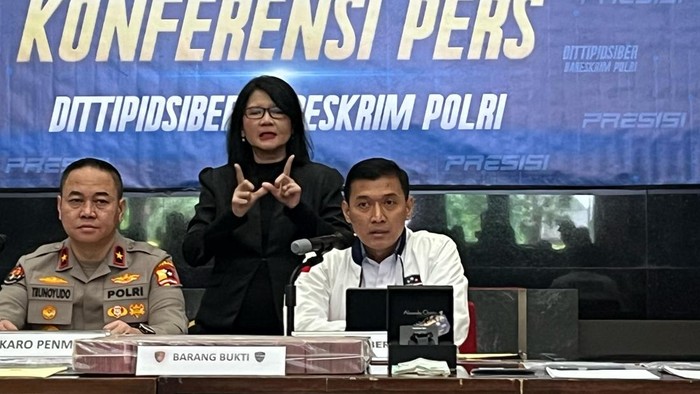 Konferensi pers kasus scam kripto internasional (Ondang/detikcom)