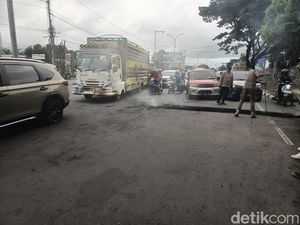 Mahasiswa Demo Tolak Revisi UU TNI di DPRD Sulsel Bubar, Lalin Kembali Lancar Mahasiswa Demo Tolak Revisi UU TNI di DPRD Sulsel Bubar, Lalin Kembali Lancar