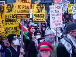 Video: Times Square Bergemuruh, Demonstran Kecam Serangan Israel di Gaza