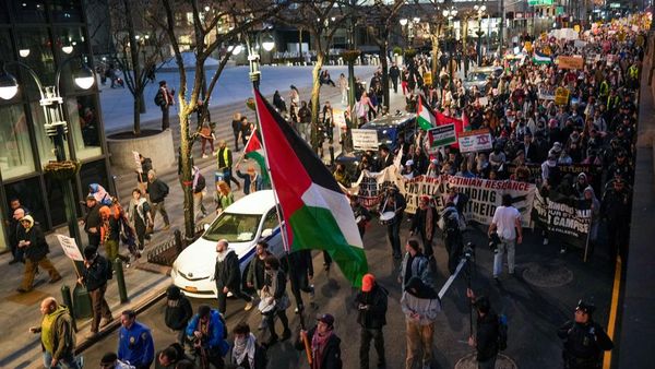 Massa Pro-Palestina Unjuk Rasa di Times Square New York, Kecam Serangan Israel