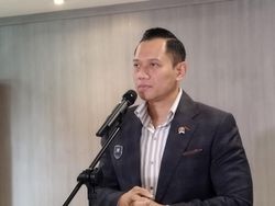 AHY Janji Jalan Rusak Berlubang Bekas Terjangan Banjir Segera Diperbaiki