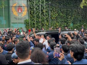 Mahasiswa Demo Tolak Revisi UU TNI di DPR, Hadang Mobil Menteri Hukum