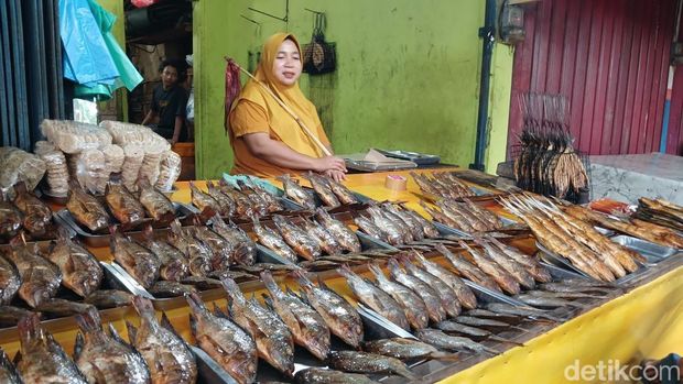 Pasar Ikan asap di Beji, Pasuruan