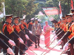 Pedang Pora-Reog Ponorogo Sambut Kapolda Jatim Irjen Nanang Avianto Pedang Pora-Reog Ponorogo Sambut Kapolda Jatim Irjen Nanang Avianto