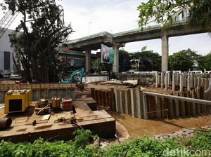 Pembangunan Turap Kali Pesanggrahan ITC Cipulir Terus Dikebut