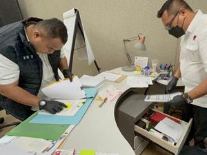 Polisi Geledah 3 Lokasi Terkait Korupsi Revitalisasi Pelabuhan Batu Ampar Batam Polisi Geledah 3 Lokasi Terkait Korupsi Revitalisasi Pelabuhan Batu Ampar Batam
