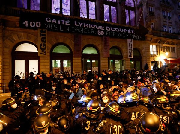 Polisi Prancis Usir Ratusan Migran dari Pusat Budaya Paris
