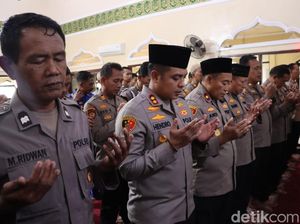 Polres Bangkalan Gelar Salat Gaib untuk Tiga Polisi Gugur di Way Kanan
