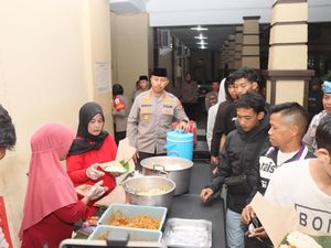 Polres Kediri Kota Dapat Apresiasi saat Santap Sahur Bersama Warga Polres Kediri Kota Dapat Apresiasi saat Santap Sahur Bersama Warga