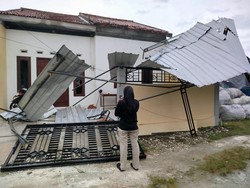 Cerita Takutnya Warga Saat Puting Beliung Terjang Kota Bangkalan