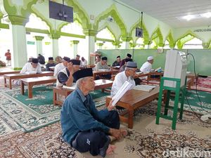 Potret Semaan Al-Quran di Masjid Agung Kauman Magelang Potret Semaan Al-Quran di Masjid Agung Kauman Magelang