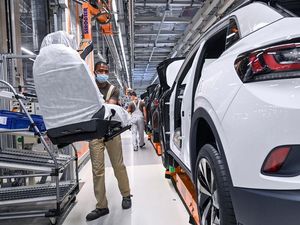 Perang Dagang AS dan Dampaknya Buat Industri Otomotif Perang Dagang AS dan Dampaknya Buat Industri Otomotif