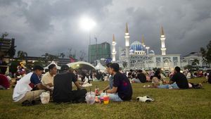 Suasana Buka Puasa di Padang MBK 1 Malaysia