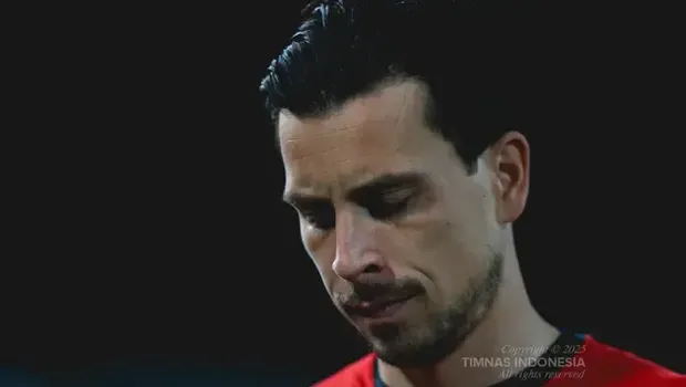 Thom Haye saat menjalani latihan perdana Timnas Indonesia di Stadion Netstrata Jubilee, Sydney, Selasa (18/3). (Dok. Timnas Indonesia/Garuda.id)