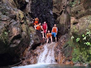 Perjalanan ke Curug Cibulao yang Menegangkan dan Tak Terlupakan Perjalanan ke Curug Cibulao yang Menegangkan dan Tak Terlupakan