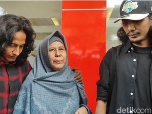 Keluarga Semangati Vadel Badjideh Hadapi Sidang Keluarga Semangati Vadel Badjideh Hadapi Sidang