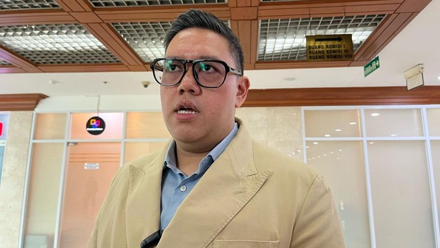 Kabar Terkini Artis dari InsertLive : Sosok Dave Laksono Anggota DPR yang Minta Rapat Cepat Selesai karena Demo