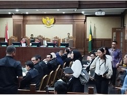 Tak Pakai Toga, 4 Pengacara Tom Lembong Diminta Hakim Keluar Area Sidang