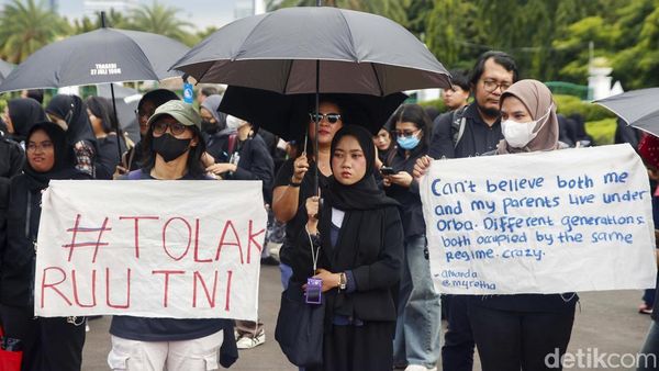 Aksi Kamisan Tolak RUU TNI