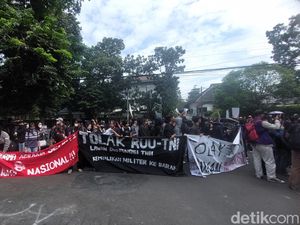Suara Protes Pengesahan RUU TNI dari Bandung Suara Protes Pengesahan RUU TNI dari Bandung