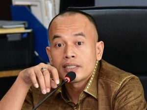 Dodi Robert Ngaku Dicekik-Ditendang David Roni saat Berkelahi di DPRD Medan Dodi Robert Ngaku Dicekik-Ditendang David Roni saat Berkelahi di DPRD Medan