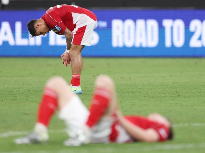 SYDNEY, AUSTRALIA - MARCH 20: Indonesian players look dejcted after defeat during the round three FIFA 2026 World Cup AFC Asian Qualifier match between Australia Socceroos and Indonesia at Allianz Stadium on March 20, 2025 in Sydney, Australia. (Photo by Mark Metcalfe/Getty Images)