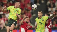 Indonesia tertinggal 0-3 di babak pertama. Gawang Maarten Paes dirobek Martin Boyle, Nishan Velupillay, dan Jackson Irvine.