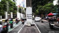 Coretan Tolak RUU TNI Bertebaran di Kawasan Gedung DPR