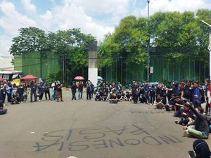 Pendemo Protes Pembahasan RUU TNI: Kita Nggak Punya Draf Resmi Pendemo Protes Pembahasan RUU TNI: Kita Nggak Punya Draf Resmi