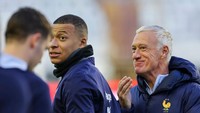 Mbappe padahal terus tajam di level klub, musim ini sedang jadi top skor Real Madrid. Apa ada strategi yang salah buat Mbappe di Timnas Prancis? Sudah enam laga berturut-turut tanpa gol (Getty Images)
