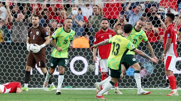 Australias Jackson Irvine (R) celebrates with teammates after scoring a goal during the 2026 FIFA World Cup Asian qualification football match between Indonesia and Australia at Allianz Stadium in Sydney on March 20, 2025. (Photo by DAVID GRAY / AFP) / -- IMAGE RESTRICTED TO EDITORIAL USE - STRICTLY NO COMMERCIAL USE --