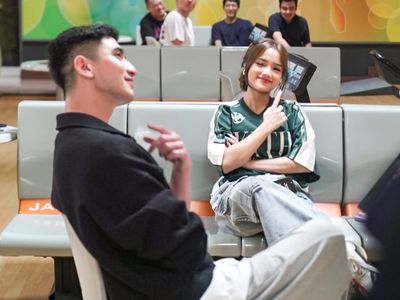 Foto Verrel Bramasta-Fuji Kompak Main Bowling Berdua, Tampil Simpel & Stylish