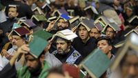 Kala Umat Syiah Irak Raih Malam Lailatul Qadar