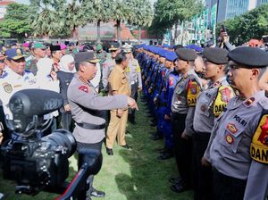 Kapolri Pimpin Apel Operasi Ketupat 2025 di Gedung Grahadi Surabaya