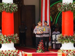 Kapolri Pimpin Apel Operasi Ketupat 2025 di Surabaya