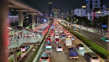 Macet Parah Jelang Libur Panjang Guncang Jakarta