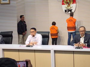 KPK Tahan 2 Tersangka Kasus Korupsi LPEI yang Rugikan Negara Rp 11,7 T KPK Tahan 2 Tersangka Kasus Korupsi LPEI yang Rugikan Negara Rp 11,7 T